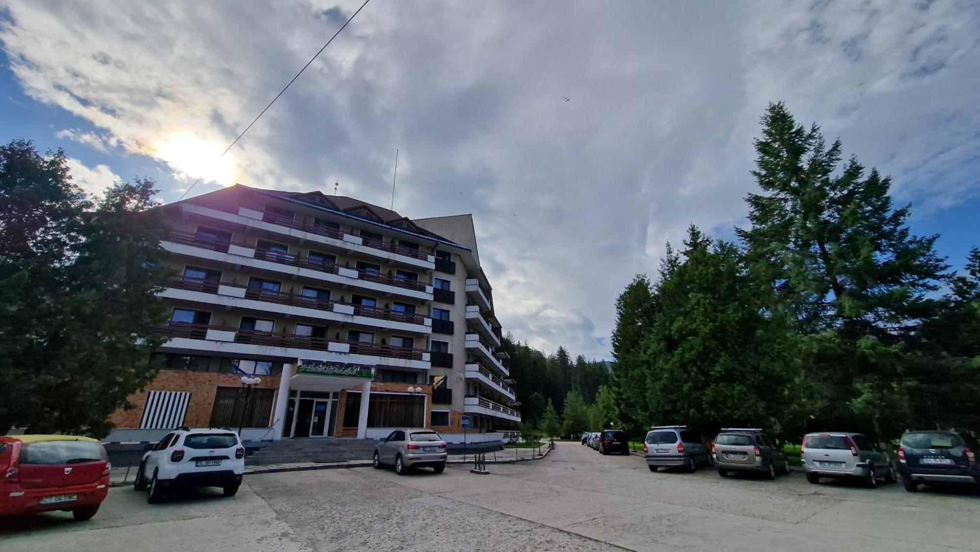 Hotel Bradul - Ковасна Екстер'єр фото