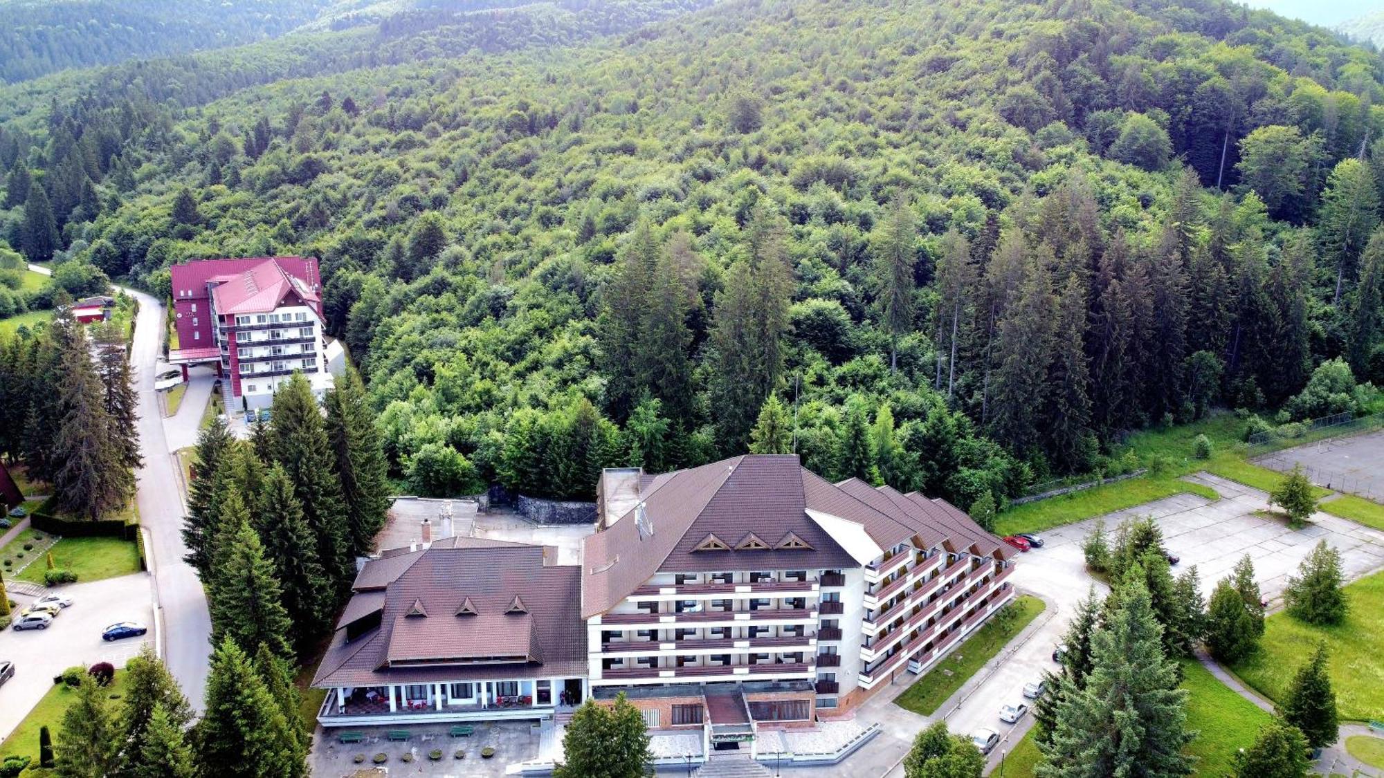 Hotel Bradul - Ковасна Екстер'єр фото