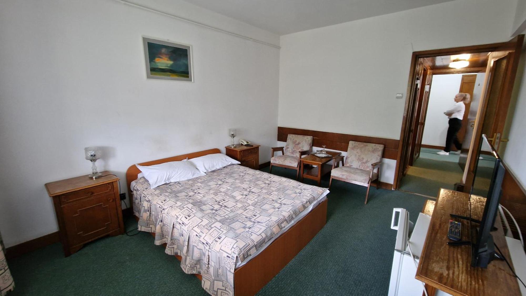 Hotel Bradul - Ковасна Екстер'єр фото