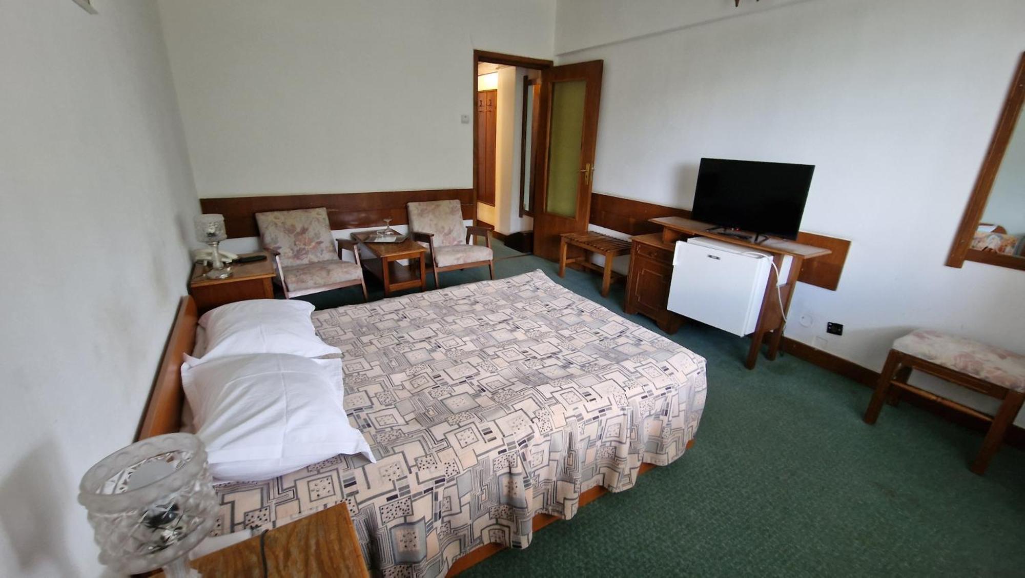 Hotel Bradul - Ковасна Екстер'єр фото