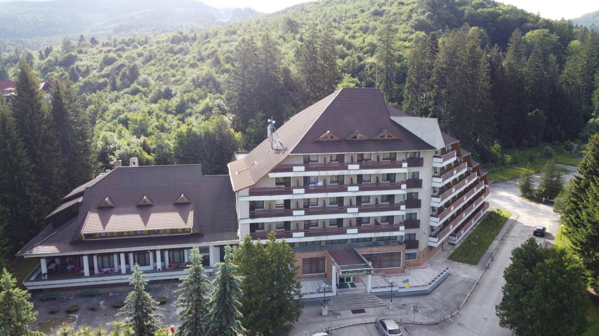 Hotel Bradul - Ковасна Екстер'єр фото